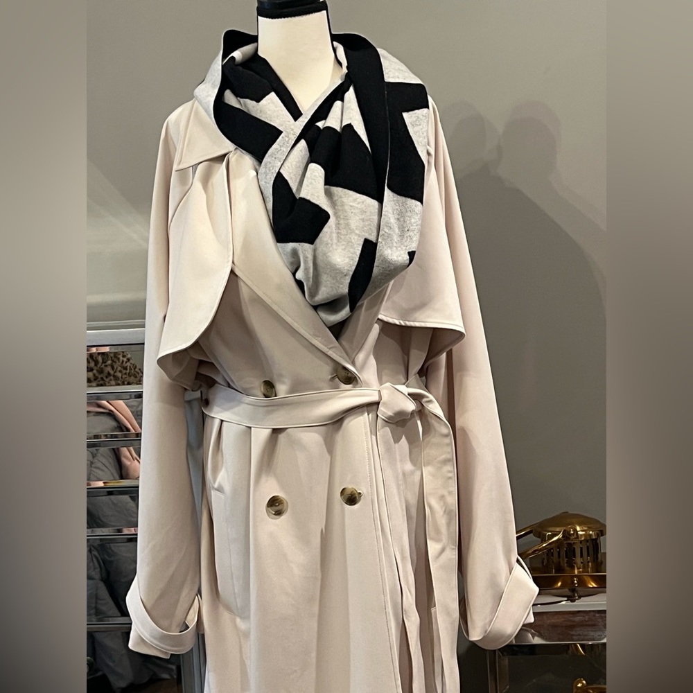 This cream trench coat is the #1 most important item u need.